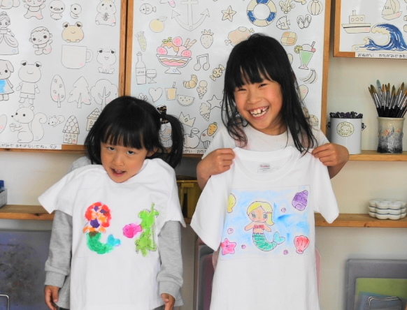 手描きTシャツは子供たちの成長の記録にもなります
