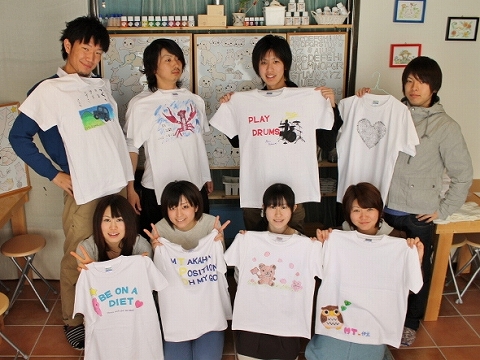 グループで作った手描きTシャツ
