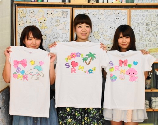 伊豆旅女子3人グループで作った手描きTシャツたち