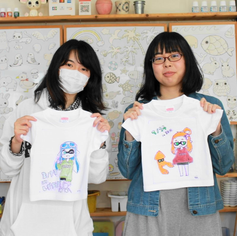 女子旅二人組の手描きTシャツ