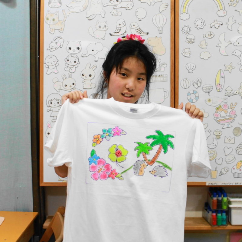 女の子が作った手描きTシャツ