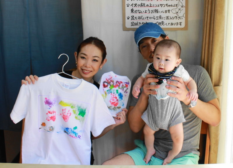 赤ちゃんと作った家族の手描きTシャツと手描きワンコTシャツ