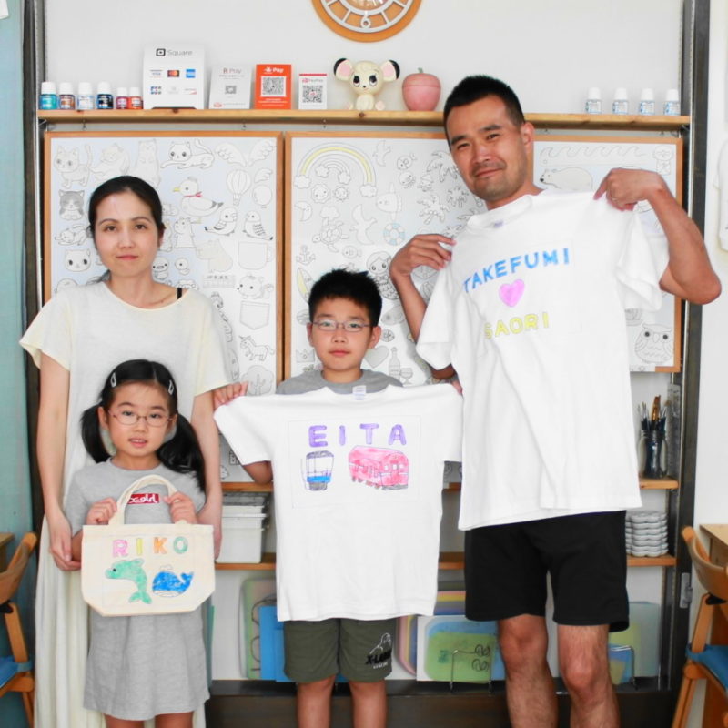 家族で作った手描きTシャツと手描きトートバッグ