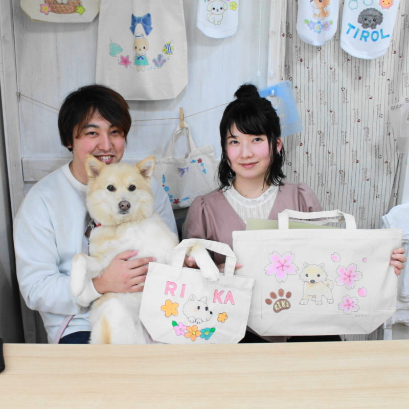 夫婦で作られた愛犬RIKAちゃんが主役の手描きトートバッグ