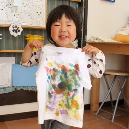 幼児が作った手描きTシャツ